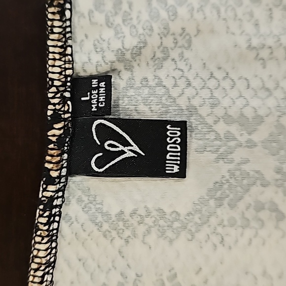 🛒💰Windsor size large super soft crop top - Picture 2 of 2